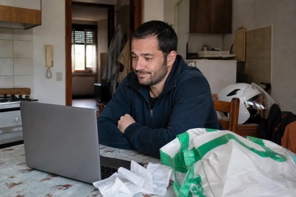 Persona davanti a piccoli risultati che non incidono sulla vita quotidiana